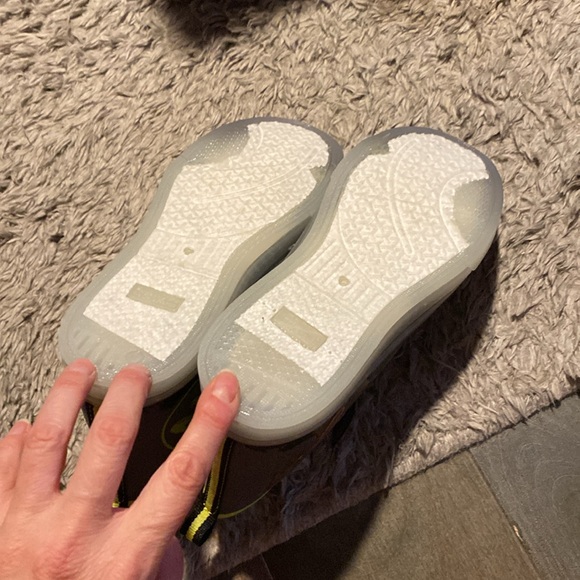 Jurassic World light up shoes size 1 - Picture 4 of 4